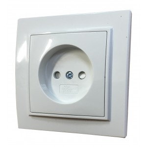 Розетка вн. устан. 1-а б/з з зах. шторк. біла IP20 TNSy Malta